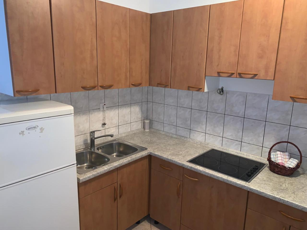 Apartments Vinea Baska Voda Bagian luar foto