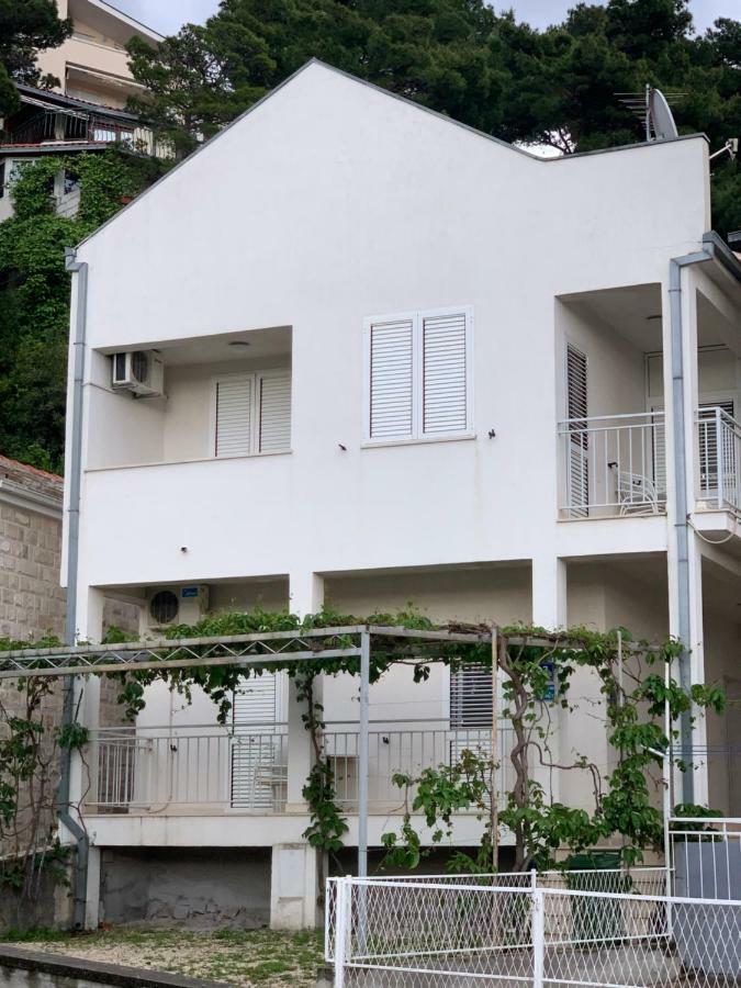 Apartments Vinea Baska Voda Bagian luar foto